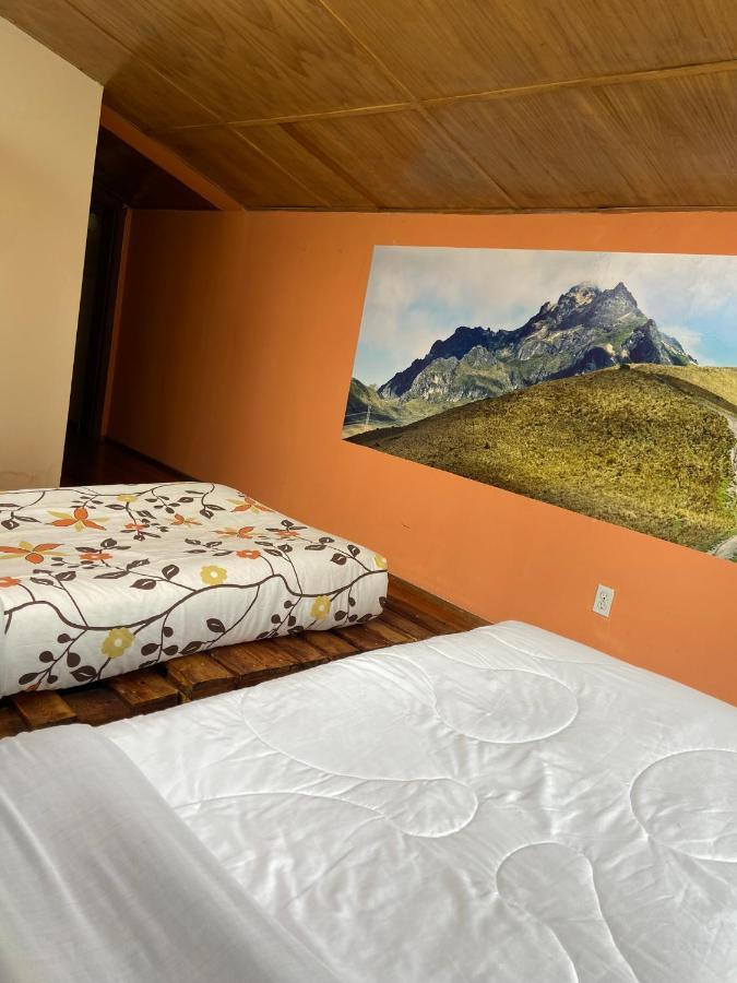 Blue House La Floresta Quito Exterior photo